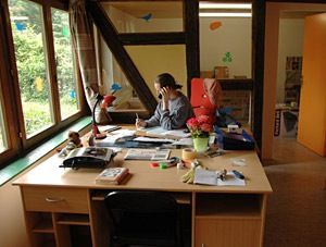 Suzel dans la salle dédiée aux tâches administratives - Photo  Cathy Zell